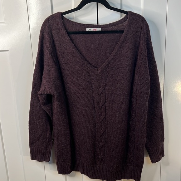 JustFab Plum Relaxed Fit V-Neck Sweater in Size Large - Picture 3 of 4